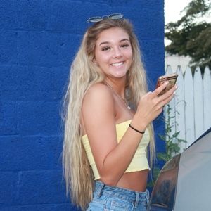 Meet your Posher, Alexis